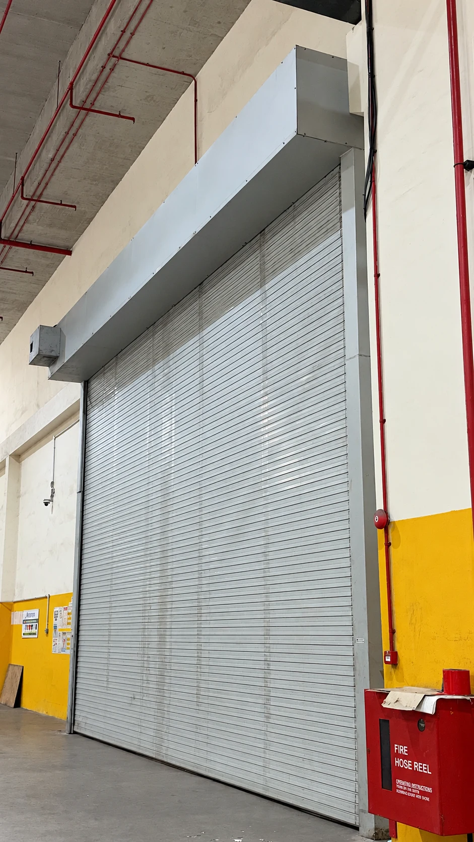 Large shutter opening with overhead housing